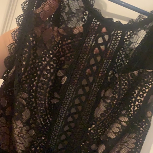 A’gaci Lace Dress - Picture 9 of 15